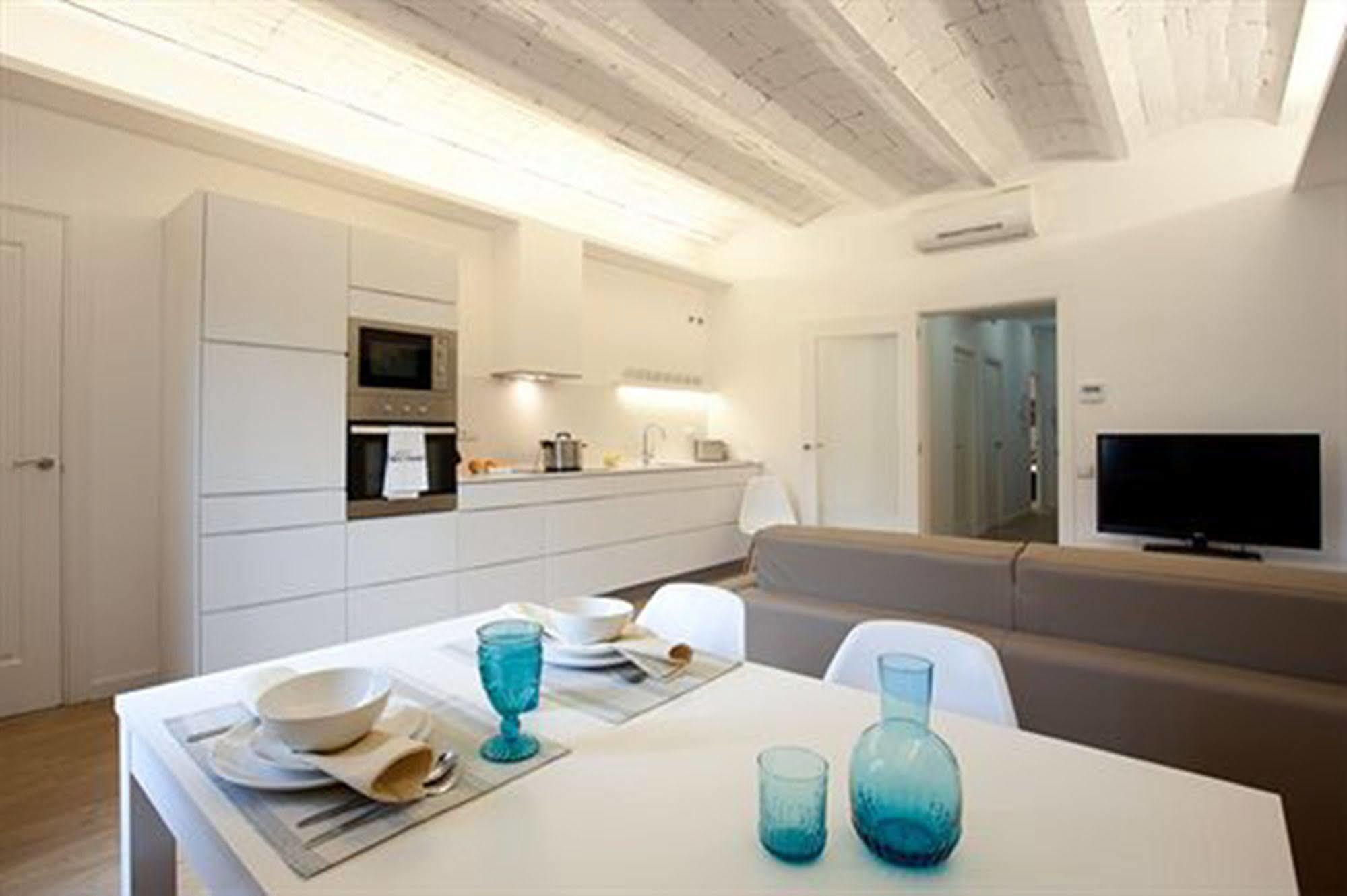 Rent Top Apartments Near Plaza De Catalunya Barcelona Eksteriør billede