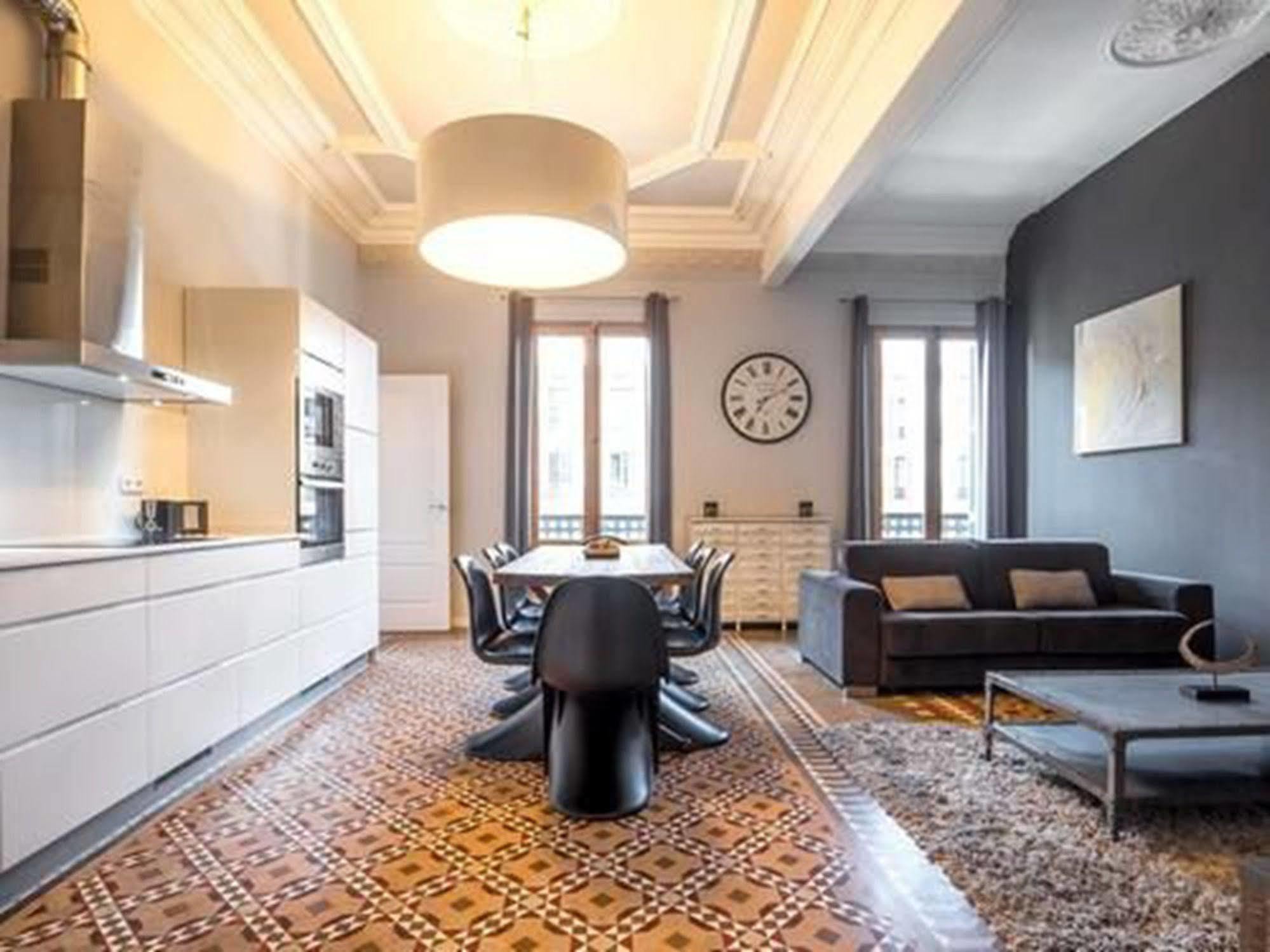 Rent Top Apartments Near Plaza De Catalunya Barcelona Eksteriør billede