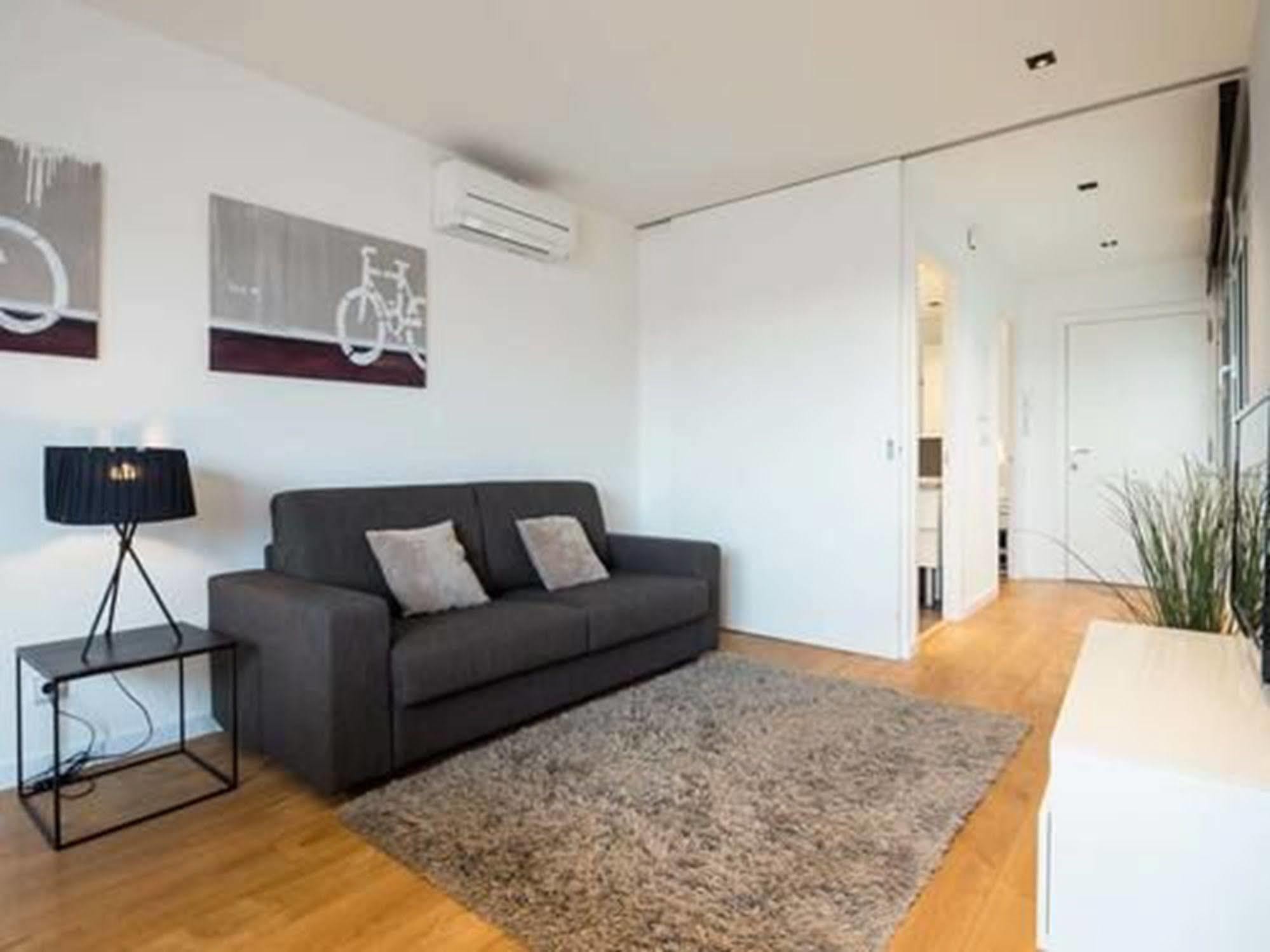 Rent Top Apartments Near Plaza De Catalunya Barcelona Eksteriør billede