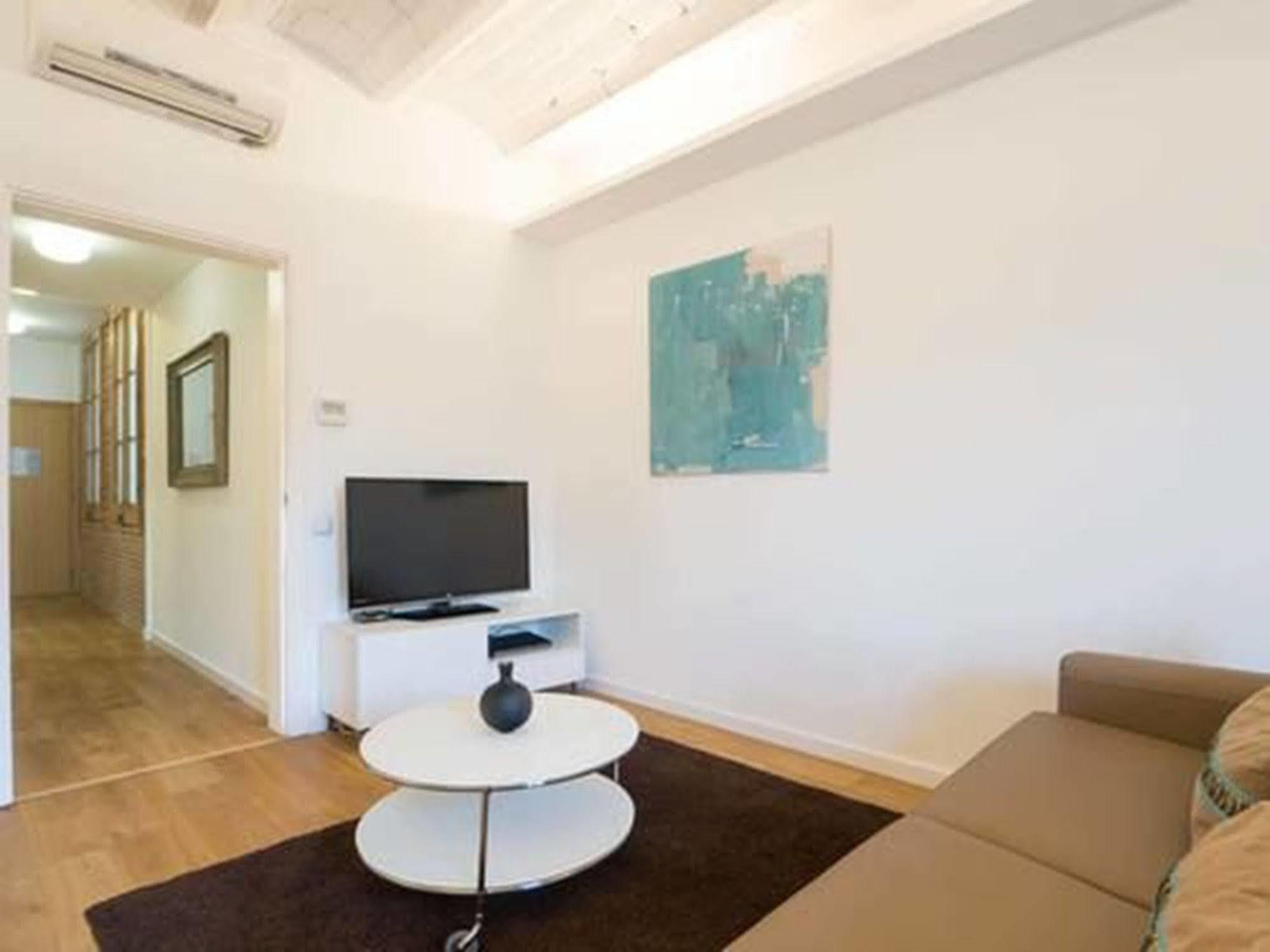 Rent Top Apartments Near Plaza De Catalunya Barcelona Eksteriør billede