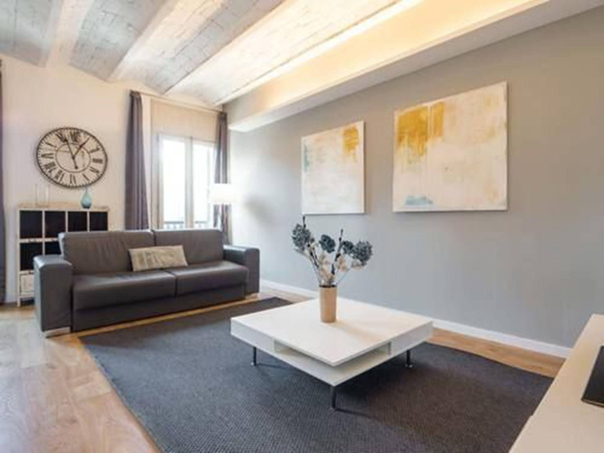 Rent Top Apartments Near Plaza De Catalunya Barcelona Eksteriør billede