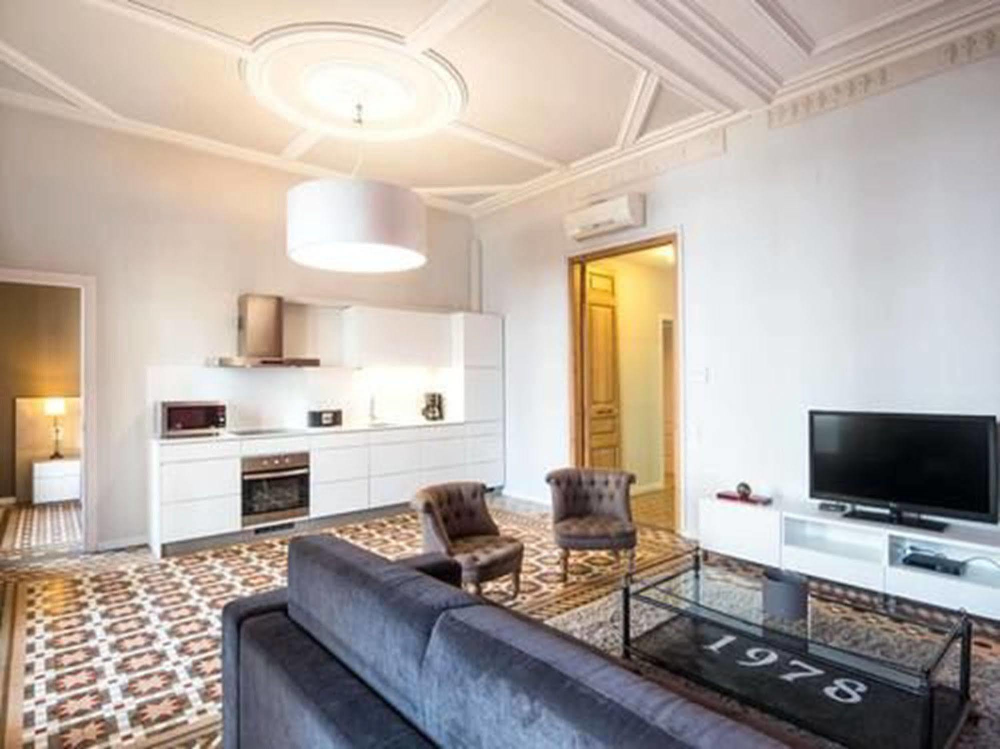 Rent Top Apartments Near Plaza De Catalunya Barcelona Eksteriør billede