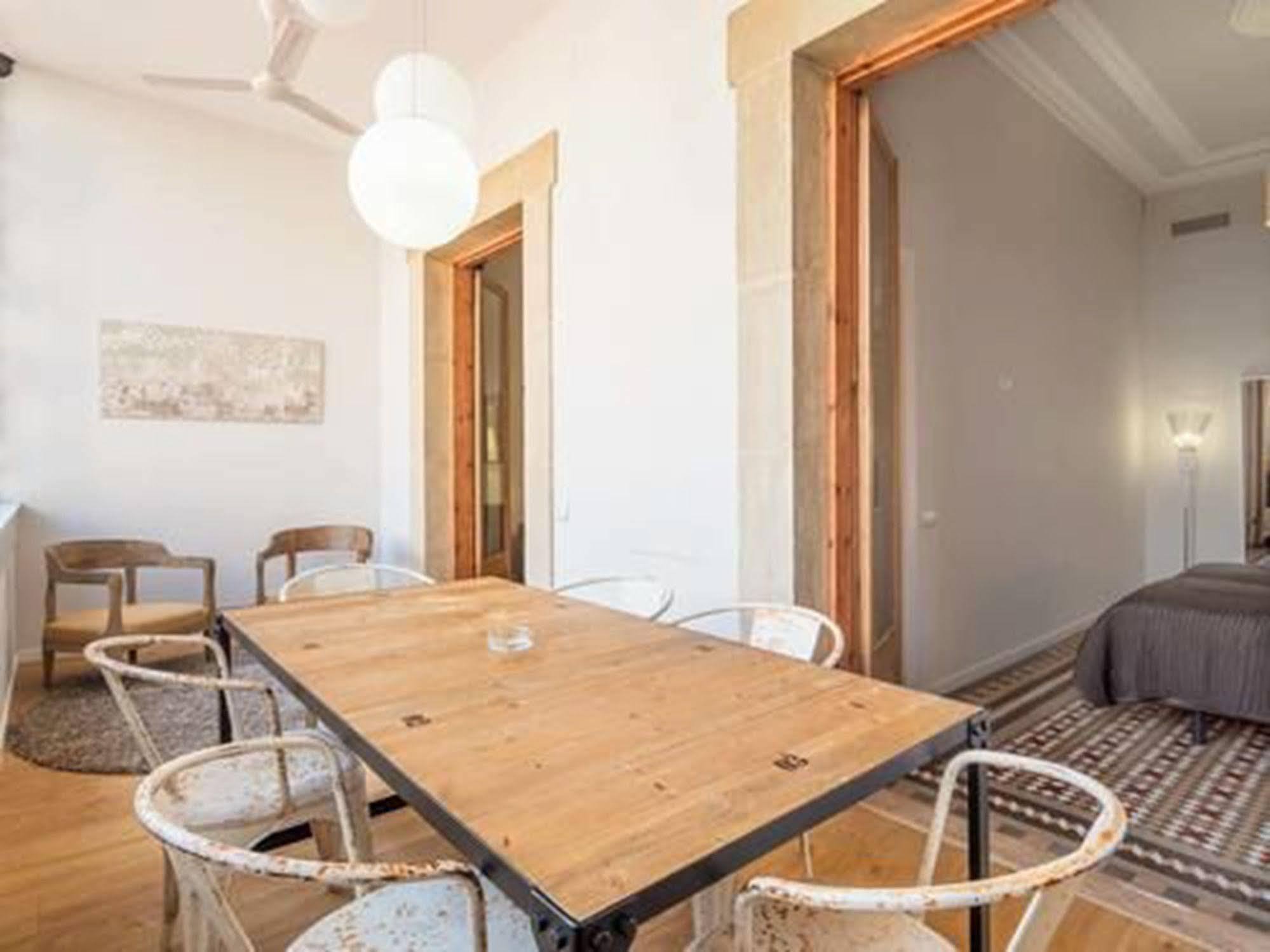 Rent Top Apartments Near Plaza De Catalunya Barcelona Eksteriør billede
