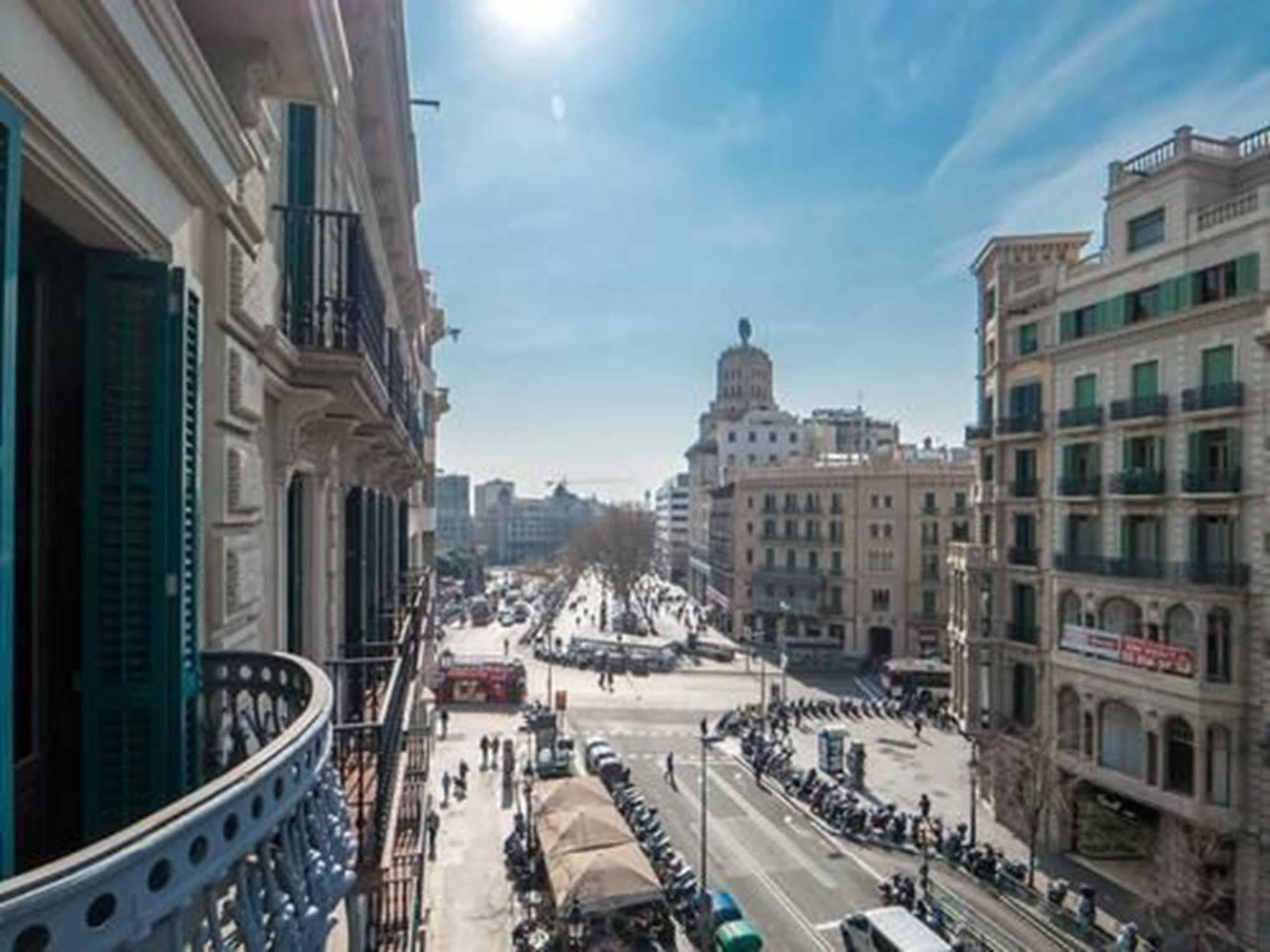 Rent Top Apartments Near Plaza De Catalunya Barcelona Eksteriør billede